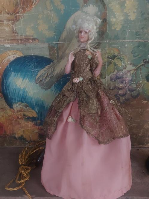 Antieke halfdoll lamp met wassen hoofd en armen.Victoriaans, Antiek en Kunst, Curiosa en Brocante, Ophalen of Verzenden