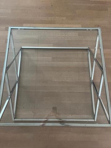 Salon tafel beschikbaar voor biedingen