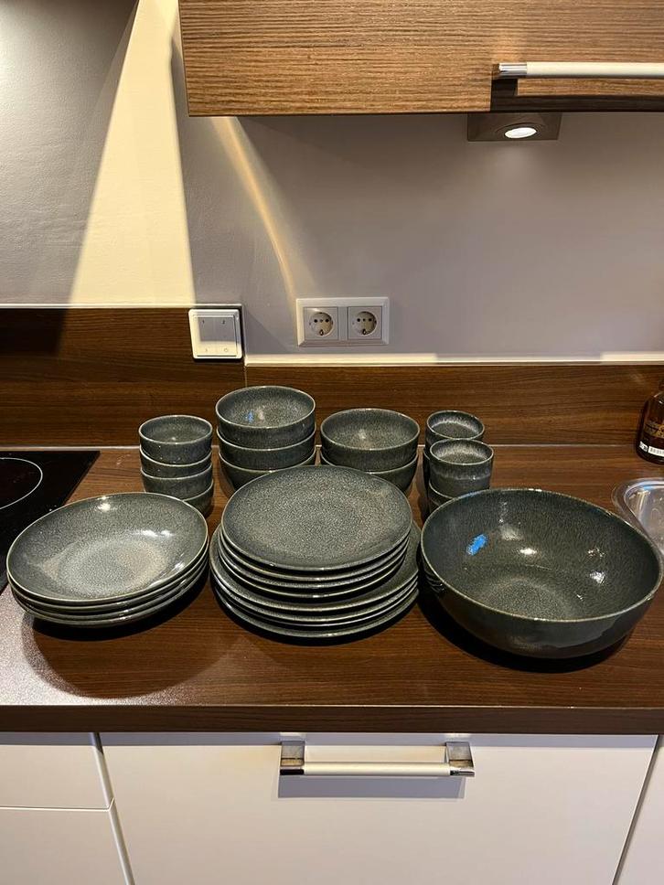 Porto serviesset HEMA zwart/antraciet - zo goed als nieuw, Huis en Inrichting, Keuken | Servies, Zo goed als nieuw, Compleet servies