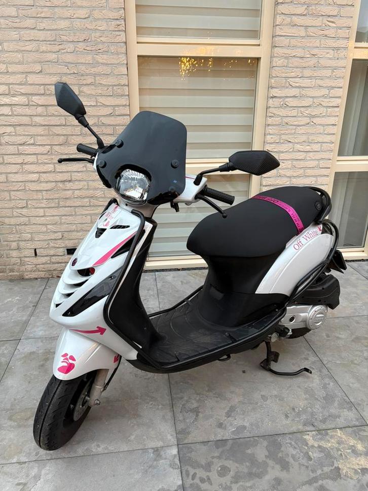 Piaggio Zip, Fietsen en Brommers, Scooters | Piaggio, Zo goed als nieuw, Zip, Maximaal 45 km/u, Benzine, Ophalen