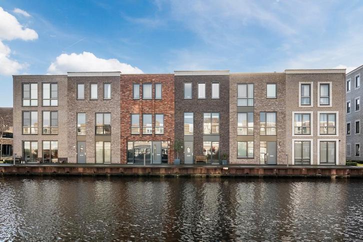 Luxe wonen aan het water in het centrum van Purmerend, Huizen en Kamers, Huizen te koop, Amsterdam, tot 200 m², Tussenwoning, A++