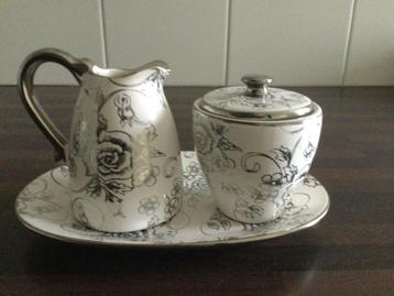 Melk en Suiker Kannetje beschikbaar voor biedingen