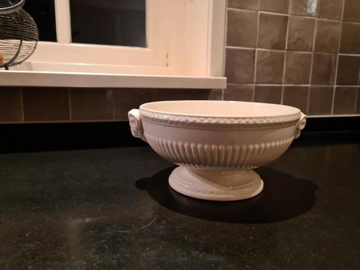 Wedgwood Edme open ramskop schaal op voet, Huis en Inrichting, Keuken | Servies, Zo goed als nieuw, Schaal of Schalen, Wedgwood