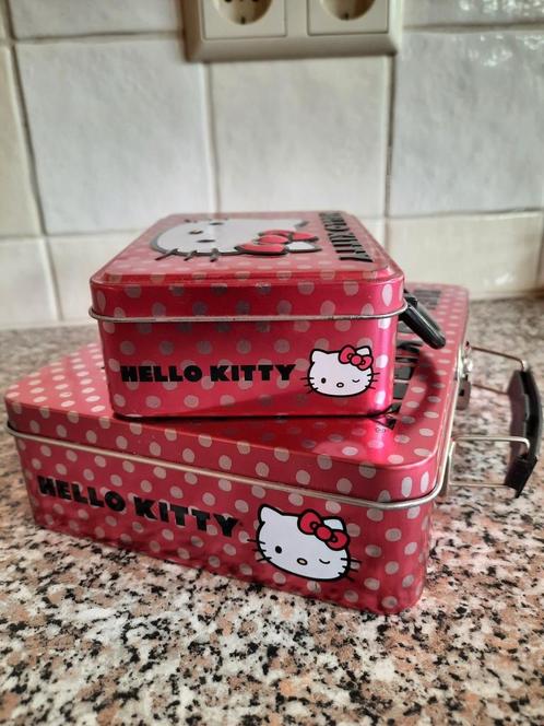 Twee Hello Kitty metalen koffertjes - met tasje gratis, Verzamelen, Poppetjes en Figuurtjes, Zo goed als nieuw, Ophalen of Verzenden