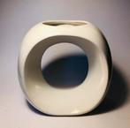 Vintage vaas, wit keramiek, rond met een gat erin, Ophalen of Verzenden, Wit, Aardewerk of Porselein, Minder dan 50 cm