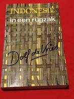 GESIGNEERD Indonesië in een rugzak. Dolf de Vries., Ophalen of Verzenden, Gelezen, Azië