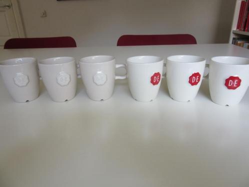Douwe Egberts Senseo-mokjes (crême-kleurig/rood zegel)-NWST, Huis en Inrichting, Keuken | Servies, Zo goed als nieuw, Kop(pen) en/of Schotel(s)