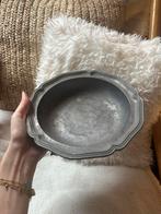 Antieke tinnen geschulpte kom op drie leeuwenpootjes, Antiek en Kunst, Antiek | Tin, Ophalen of Verzenden