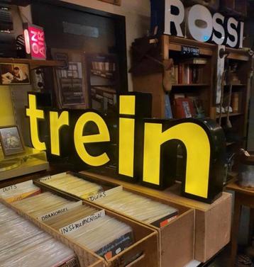 Unieke lichtbak trein one of a kind | Loods66 beschikbaar voor biedingen