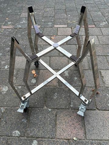 Grill Guru Kamado Onderstel RVS met Wielen beschikbaar voor biedingen