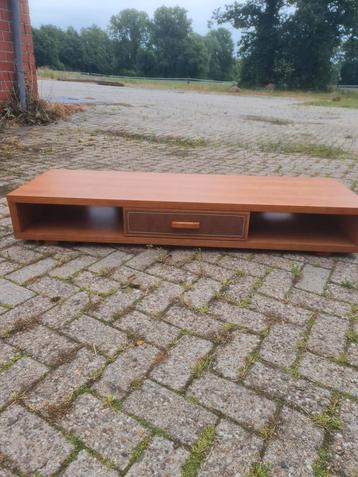 Tv kast en tafeltje  beschikbaar voor biedingen
