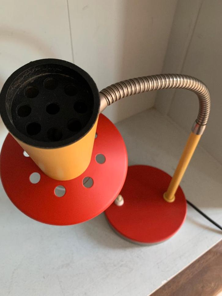 Vintage Rood Gele jaren '80 bureaulamp (Deens), Huis en Inrichting, Lampen | Tafellampen, Zo goed als nieuw, Minder dan 50 cm