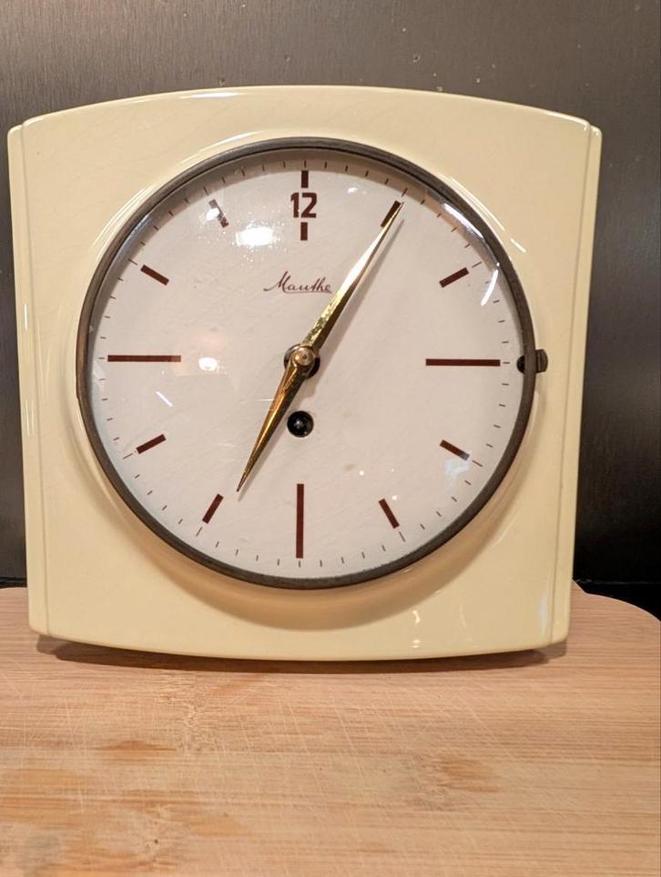 Vintage Mauthe art Deco Wandklok keramiek, Huis en Inrichting, Woonaccessoires | Klokken, Gebruikt, Wandklok, Analoog, Ophalen of Verzenden