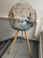 Ruime stijlvolle  ‘Geo’ vogelkooi met poten., Ophalen, Gebruikt, Kooi-accessoires