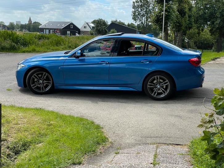 BMW 3-Serie 318i 136pk Aut 2018 Blauw M pakket, Auto's, BMW, Particulier, 3-Serie, Benzine, C, Sedan, Automaat, Origineel Nederlands