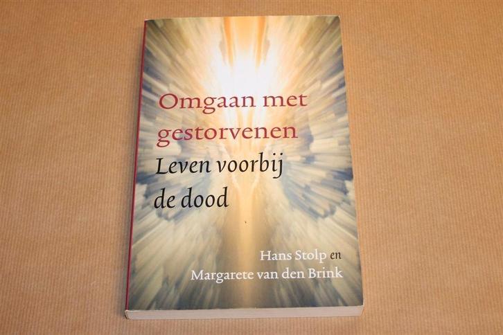 Omgaan met gestorvenen - Leven voorbij de dood, Boeken, Esoterie en Spiritualiteit, Zo goed als nieuw, Achtergrond en Informatie