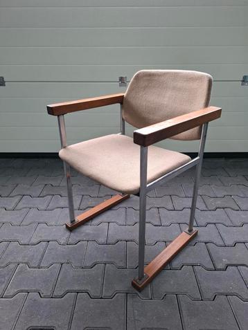 Vintage Thonet Stoel beschikbaar voor biedingen