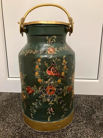 Melkbus in makkummerstijl geschilderd beschikbaar voor biedingen