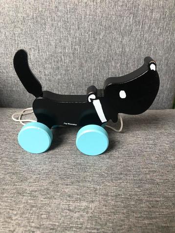 Takkie houten trekhond beschikbaar voor biedingen