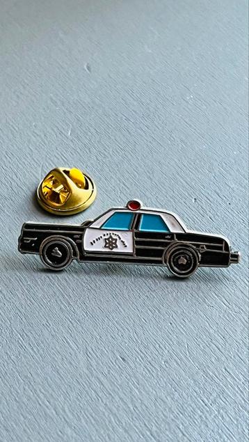 Amerikaanse Politieauto / Police car pin beschikbaar voor biedingen