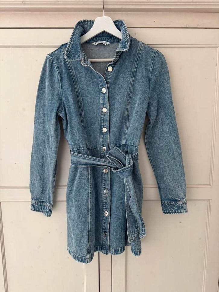 Stradivarius denim jurk met lange mouwen maat S, Kleding | Dames, Jurken, Zo goed als nieuw, Maat 36 (S), Blauw, Boven de knie