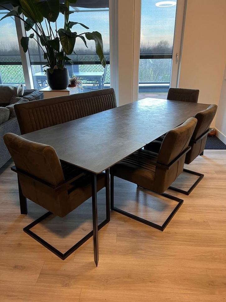 Ikea GILLANDA dining table and chairs, Huis en Inrichting, Complete eetkamers, Zo goed als nieuw, 6 tot 8 stoelen, Ophalen