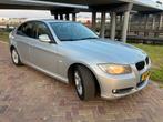 BMW 3-Serie E90 I 318 105KW 2010 Grijs, Zwart, Alcantara, Origineel Nederlands, Handgeschakeld