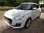 Suzuki Swift 1.2 Parelmoer Wit! Apple carplay! Camera! NAP!, Voorwielaandrijving, Gebruikt, 4 cilinders, 400 kg