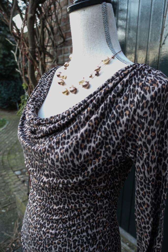 elegante tijger print waterval hals jurk La Redoute - nl S, Kleding | Dames, Jurken, Zo goed als nieuw, Maat 36 (S), Bruin, Onder de knie