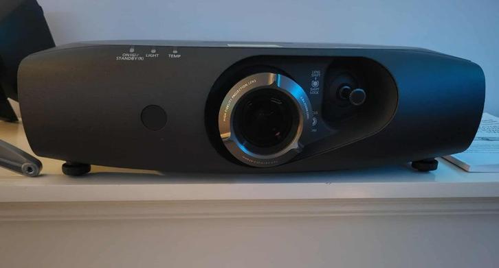 Professionele laser beamer, Audio, Tv en Foto, Professionele Audio-, Tv- en Video-apparatuur, Zo goed als nieuw, Tv en Weergevers