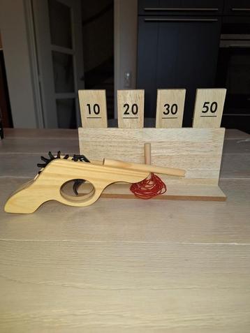 Houten Speelgoed Pistool Schietspel beschikbaar voor biedingen