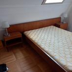 Jaren 50 bed met matras & twee nachtkastjes, Ophalen, Zo goed als nieuw, Tweepersoons