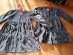 2x lief donkerblauwe jurkjes. (Kerst/feest ev). Z8 104/110, Kinderen en Baby's, Tweelingen en Meerlingen, Ophalen of Verzenden
