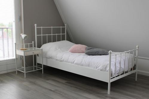 Tienerbed, Huis en Inrichting, Slaapkamer | Bedden, Gebruikt, Eenpersoons, 90 cm, 200 cm, Metaal, Wit, Ophalen