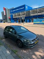 Volkswagen Golf (7.5) 1.0 TSI 110pk 5D 2017 Grijs Pano, Auto's, Voorwielaandrijving, Origineel Nederlands, Handgeschakeld, 3 cilinders