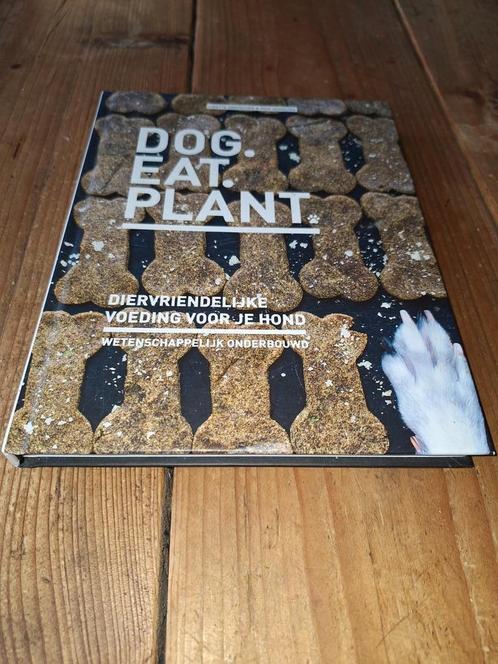 Rick Scholtes - Dog eat plant - 9789083097619, Boeken, Dieren en Huisdieren, Zo goed als nieuw, Honden, Ophalen of Verzenden