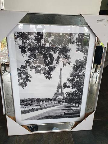 NIeuw! Spiegellijst met prent Eifeltoren in Parijs.
Afmeting beschikbaar voor biedingen