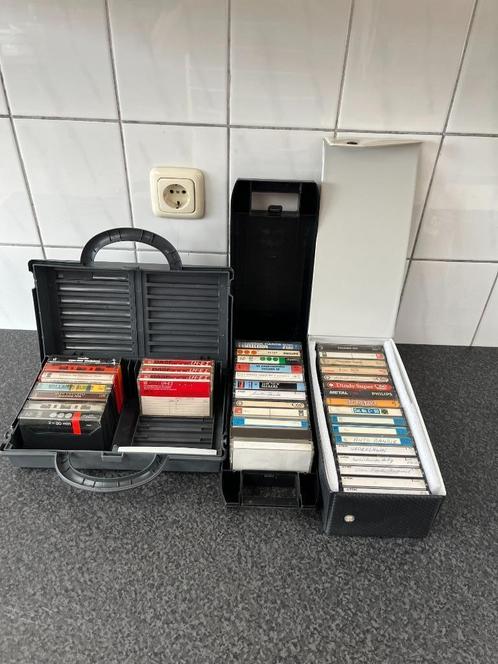 39 cassettebandjes met 3 vintage opbergkoffers ., Cd's en Dvd's, Cassettebandjes, Gebruikt, Origineel, 26 bandjes of meer, Met bewaardoos, rek of koffer