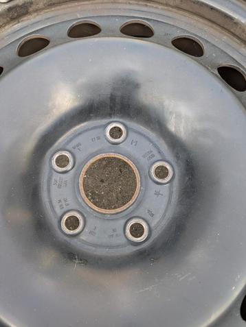 Goede winterbanden op stalen velgen  beschikbaar voor biedingen