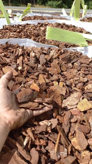 Franse boomschors schors voor in de tuin 