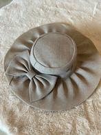 Elegante hoed met strik, Kleding | Dames, Hoeden en Petten, Ophalen of Verzenden, Zo goed als nieuw, One size fits all, Hoed