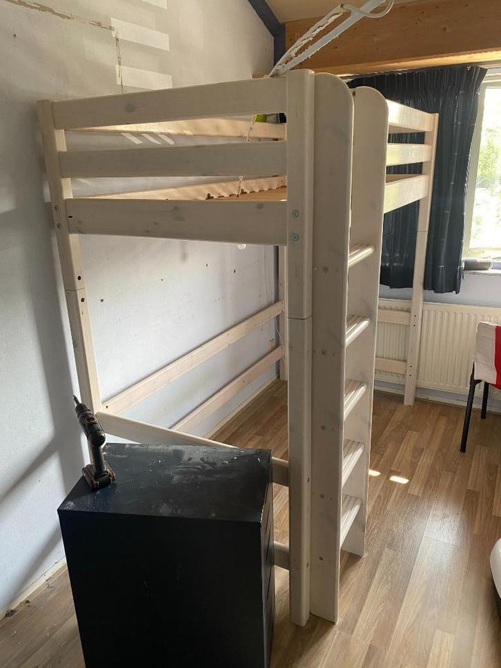 Flexa classic hoogslaper – Whitewash met vaste trap., Kinderen en Baby's, Kinderkamer | Stapelbedden en Hoogslapers, Gebruikt