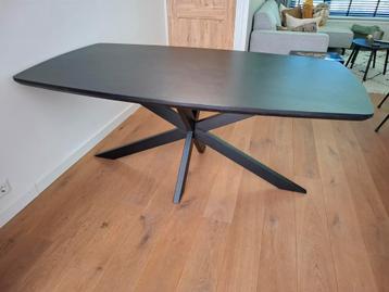 Eetkamertafel 1 JAAR OUD! beschikbaar voor biedingen