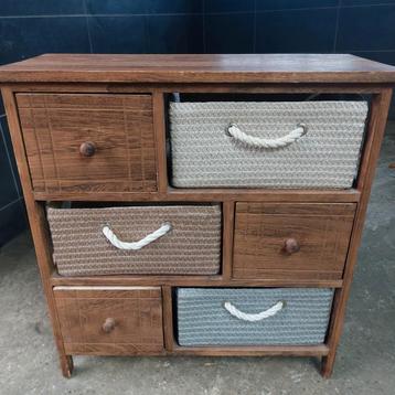 Ladekast gangkast kastje met houten lades en opbergmanden  beschikbaar voor biedingen