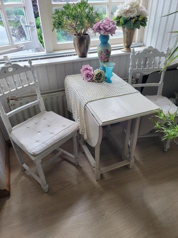 hangoortafel met 2 stoelen en een kleedje set prijs 99,95 beschikbaar voor biedingen