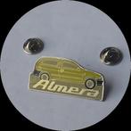 NISSAN Almera pin, geel met dubbele sluiting, Verzamelen, Speldjes, Pins en Buttons, Ophalen of Verzenden, Zo goed als nieuw, Transport