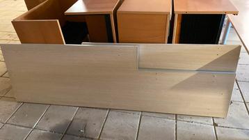 2 hoekpanelen bureau gratis ophalen