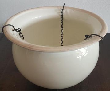 Mooie crèmekleurige plantenhanger beschikbaar voor biedingen