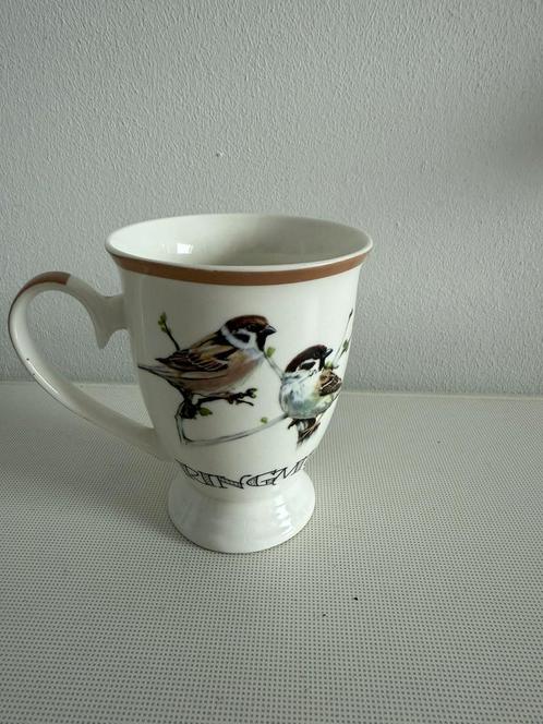 Beker/Mok op voet Hollandse vogels “Ringmus” van Elles 11cm, Huis en Inrichting, Keuken | Servies, Zo goed als nieuw, Kop(pen) en/of Schotel(s)