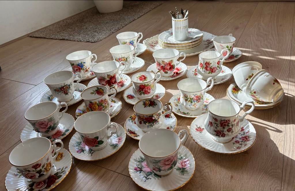 Partij Engels Bone China – Royal Albert & Royal Windsor, Antiek en Kunst, Antiek | Servies los, Ophalen of Verzenden